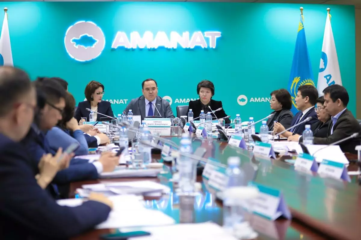 В AMANAT обсудили реализацию предвыборных обещаний партии в области здравоохранения