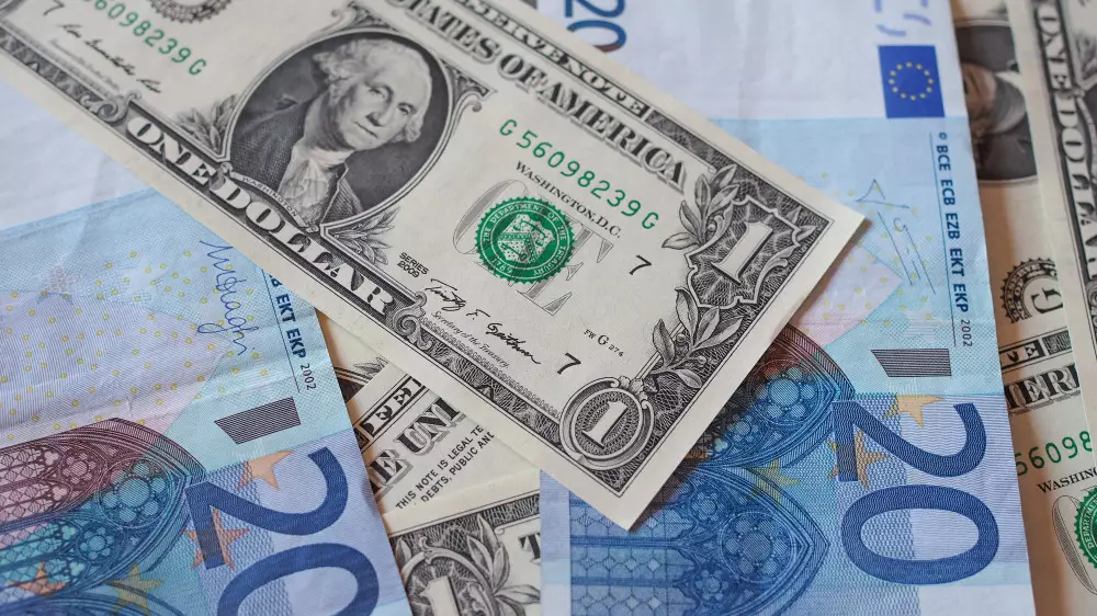 Курсы доллара, евро и рубля в обменниках 30 апреля