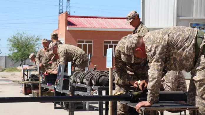Военнослужащие в Шымкенте готовят технику и вооружение к лету