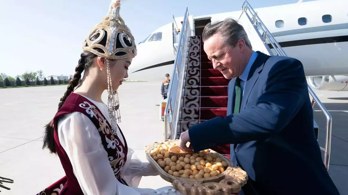 Дэвид Кэмерон путешествовал на роскошном самолёте по Центральной Азии