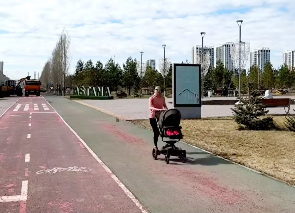 Астанчанка пробежала 10 км с детской коляской (ВИДЕО)