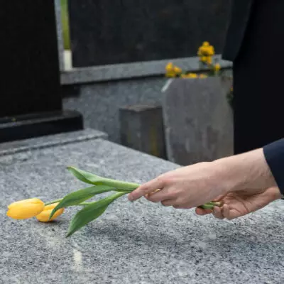 Объём услуг по организации похорон сократился сразу на 43%