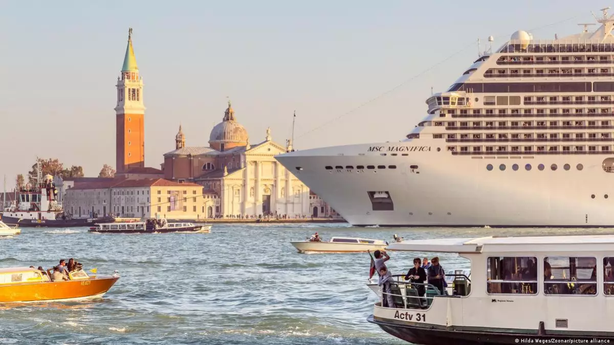 "Әсіресе круизбен саяхаттайтындар": Венецияда туристерге айыппұл салынып жатыр