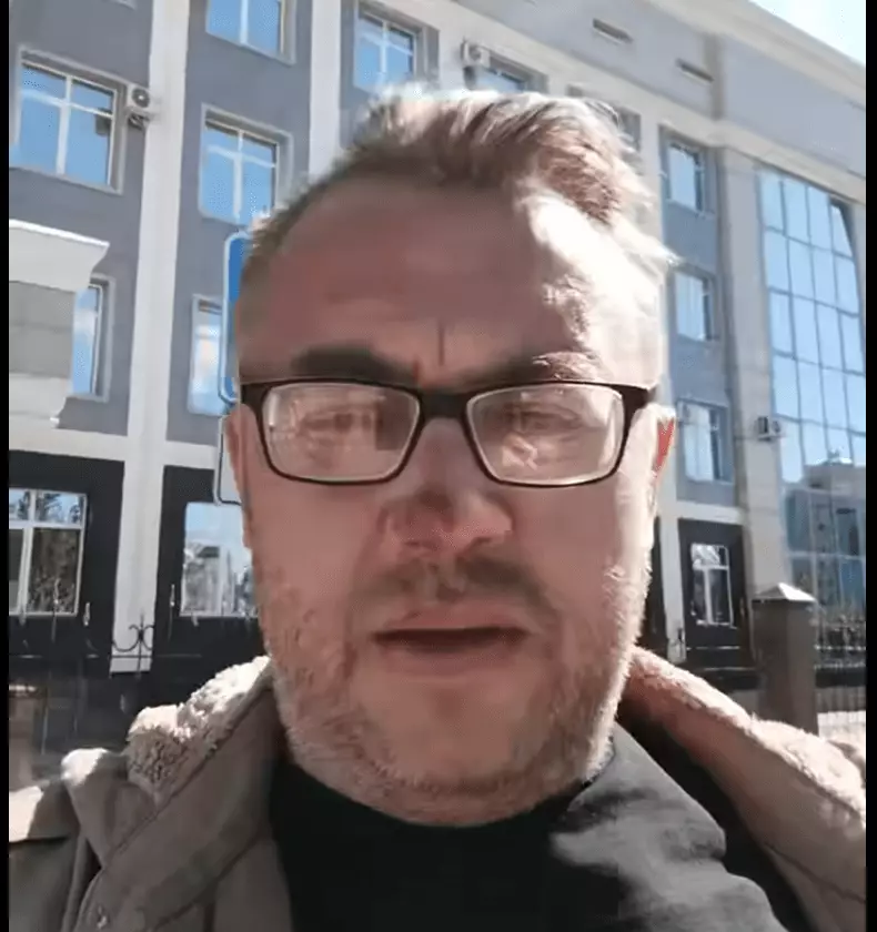 За видео с мнением о запрете работы в паводковых зонах ЗКО журналиста Рауля Упорова оштрафовали на 20 МРП