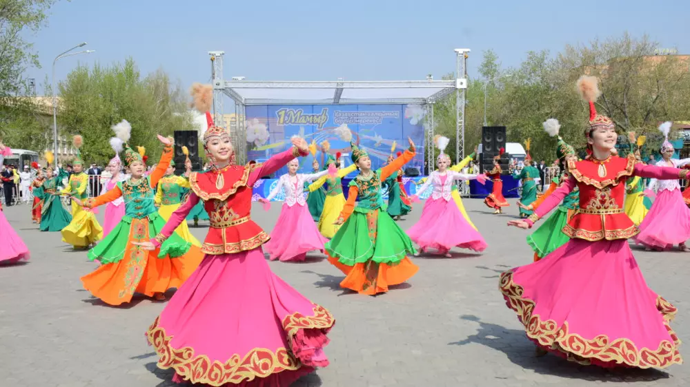 Казахстанцы отмечают Праздник единства народа