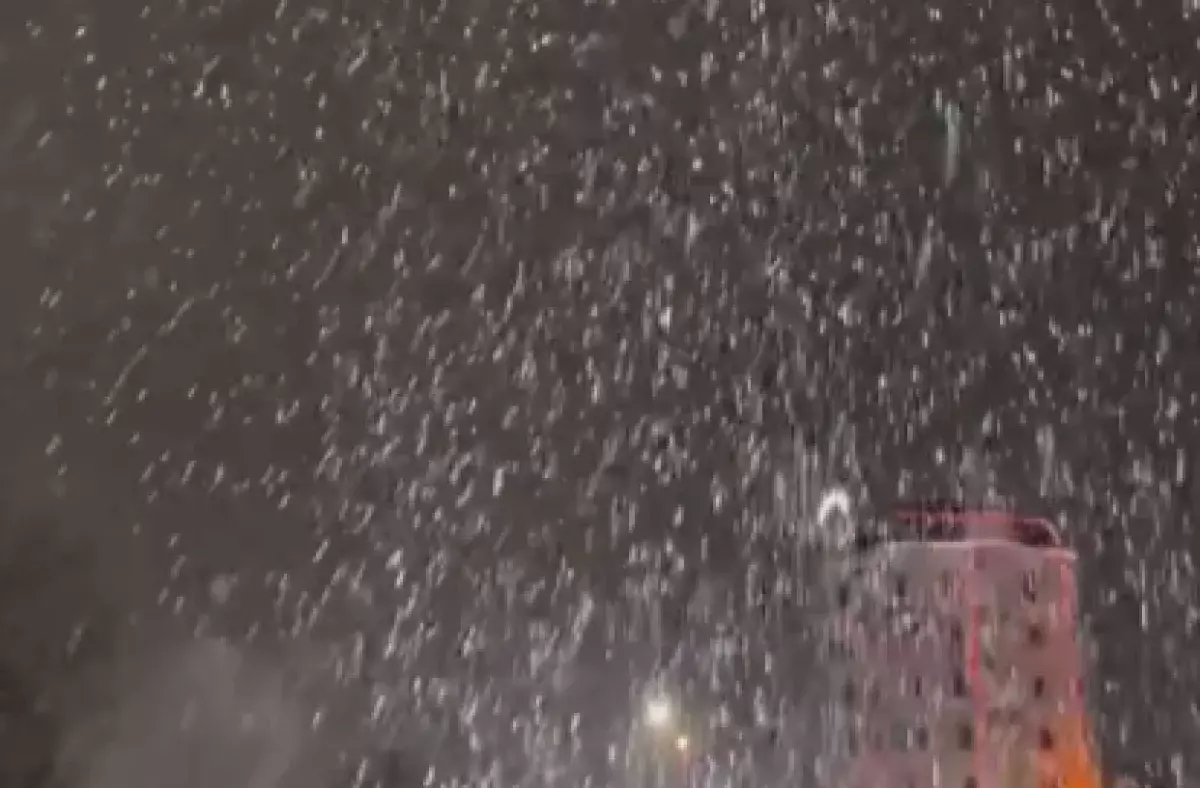 Столицу накрыло майским снегом: Астанчане делятся кадрами в социальных сетях