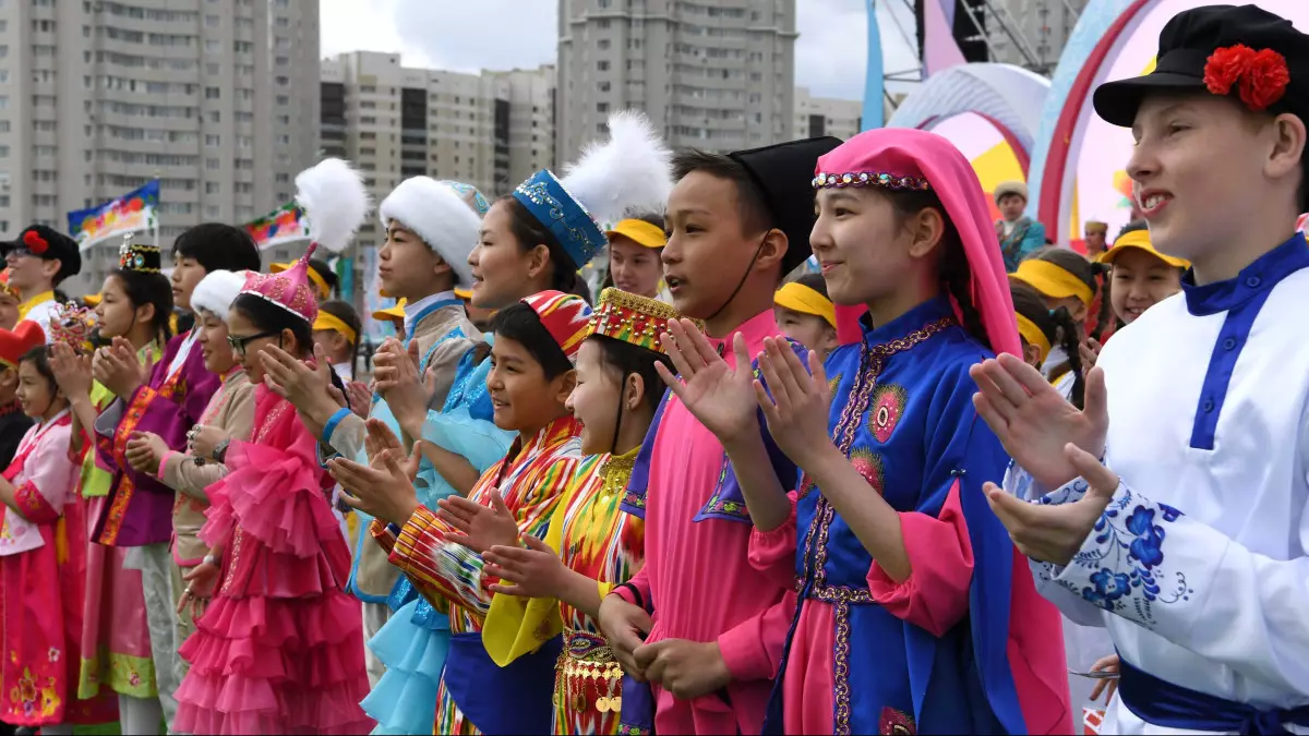 Cколько представителей разных национальностей проживает в Казахстане