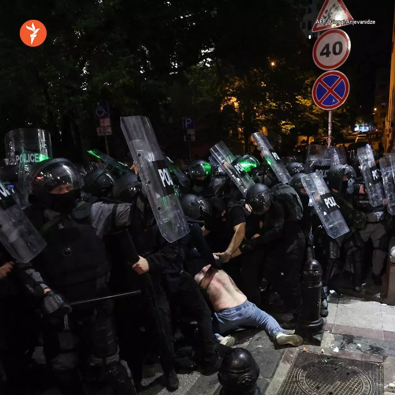 В Грузии на фоне рассмотрения законопроекта «об иноагентах» во втором чтении произошли стычки протестующих с полицией