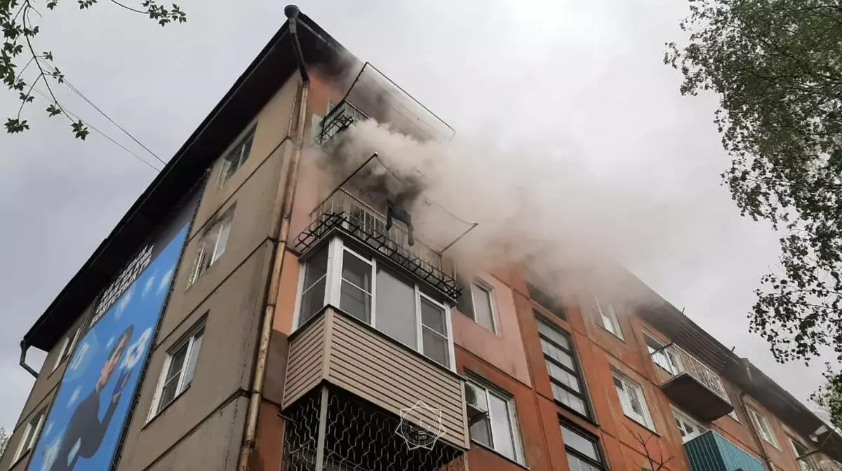 Пожар произошел в многоквартирном доме в Усть-Каменогорске