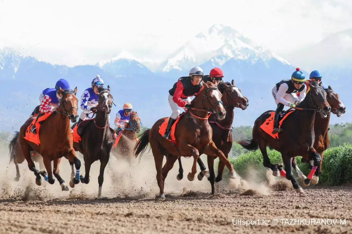 В Казахстане стартовал сезон конных скачек