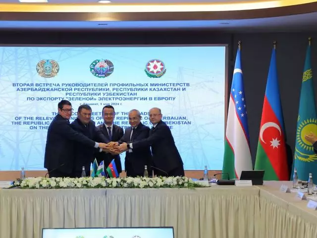 Главы Минэнерго трех стран 
договорились о прокладке энергокабеля по дну Каспия
