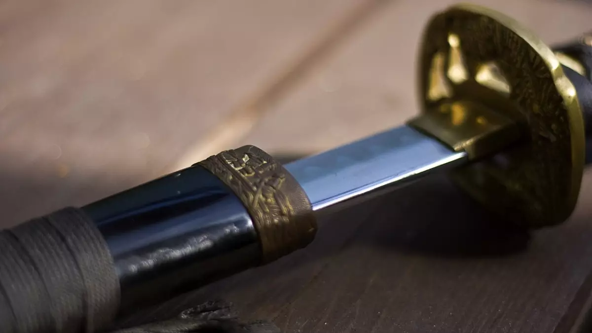 Мужчина с самурайским мечом напал на прохожих и убил подростка в Лондоне