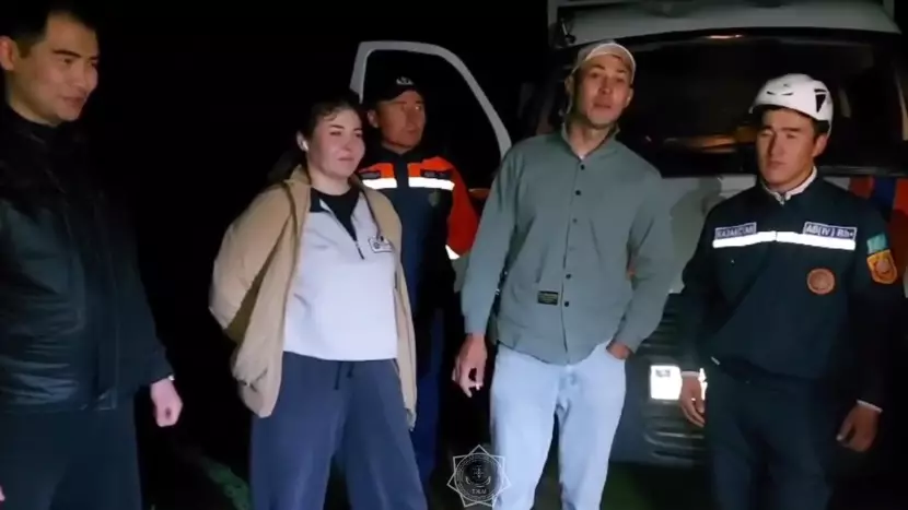 Трёх туристов спустили с горы спасатели в Туркестанской области