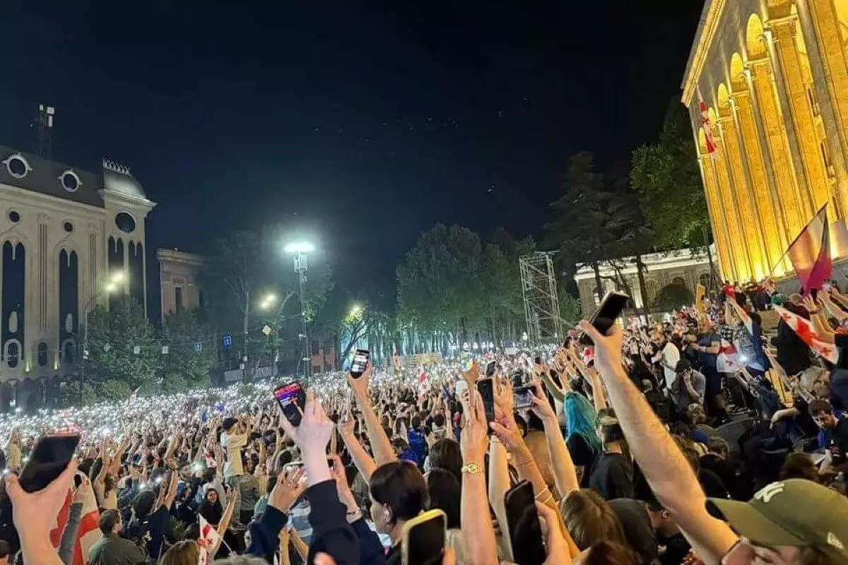 В Грузии на фоне бушующих протестов во втором чтении принят закон об «иноагентах»