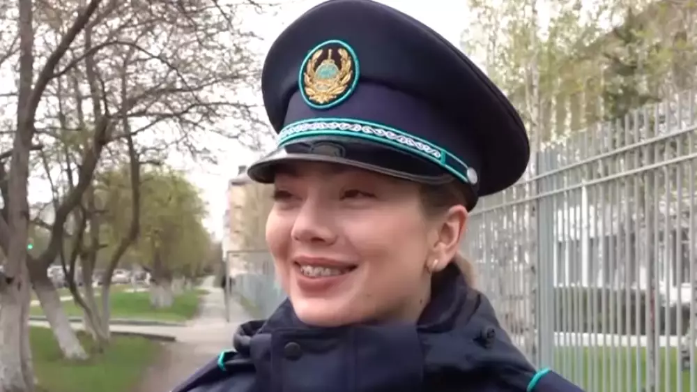 Имеющая турецкие, украинские и русские корни девушка-полицейский свободно владеет казахским языком