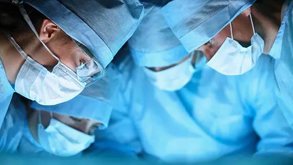 Новорожденного с тяжелым пороком прооперировали карагандинские врачи