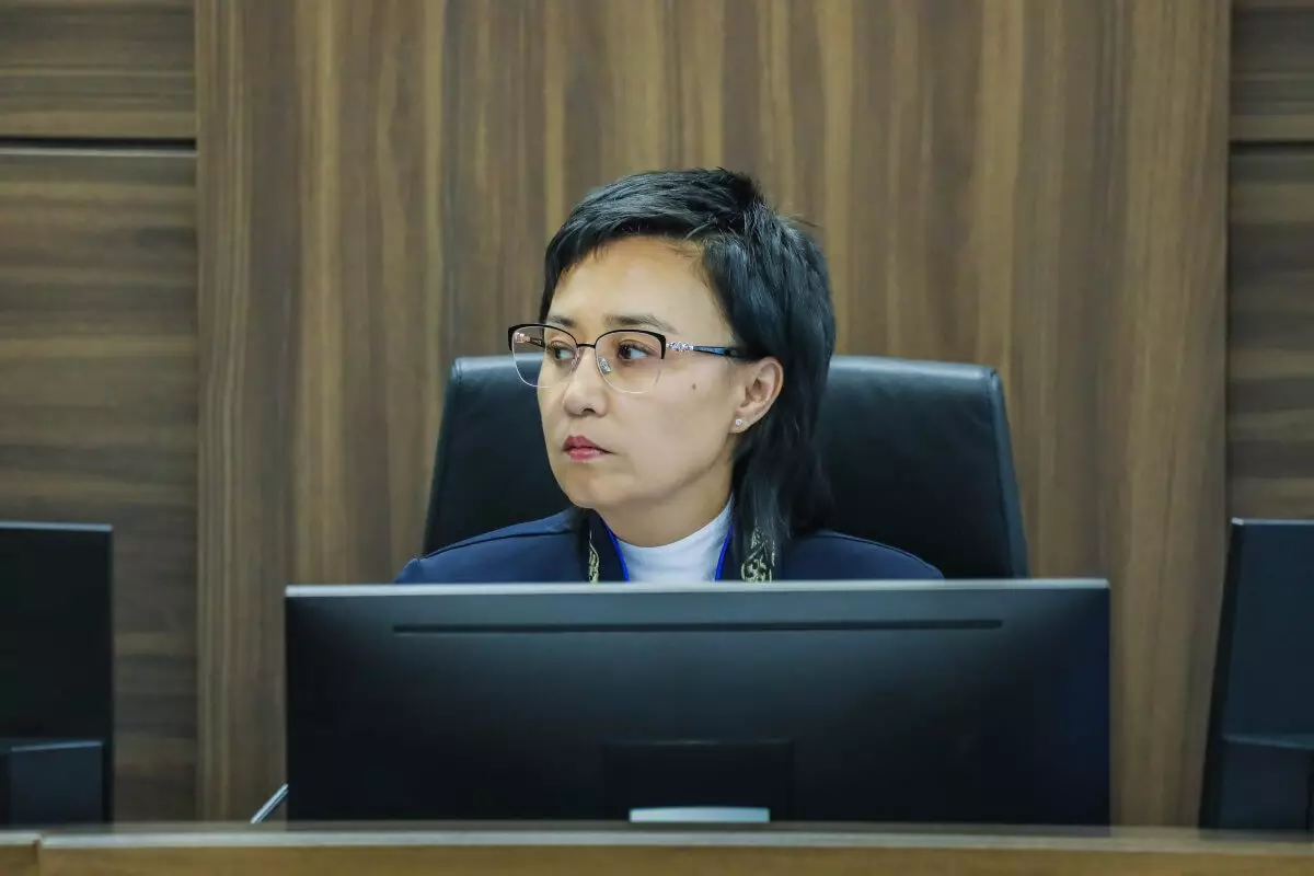 Суд по делу Бишимбаева: прямая трансляция 2 мая, 1 часть (ВИДЕО)