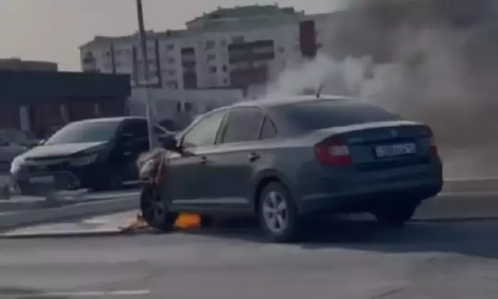 В праздничный день в Актау загорелся автомобиль
