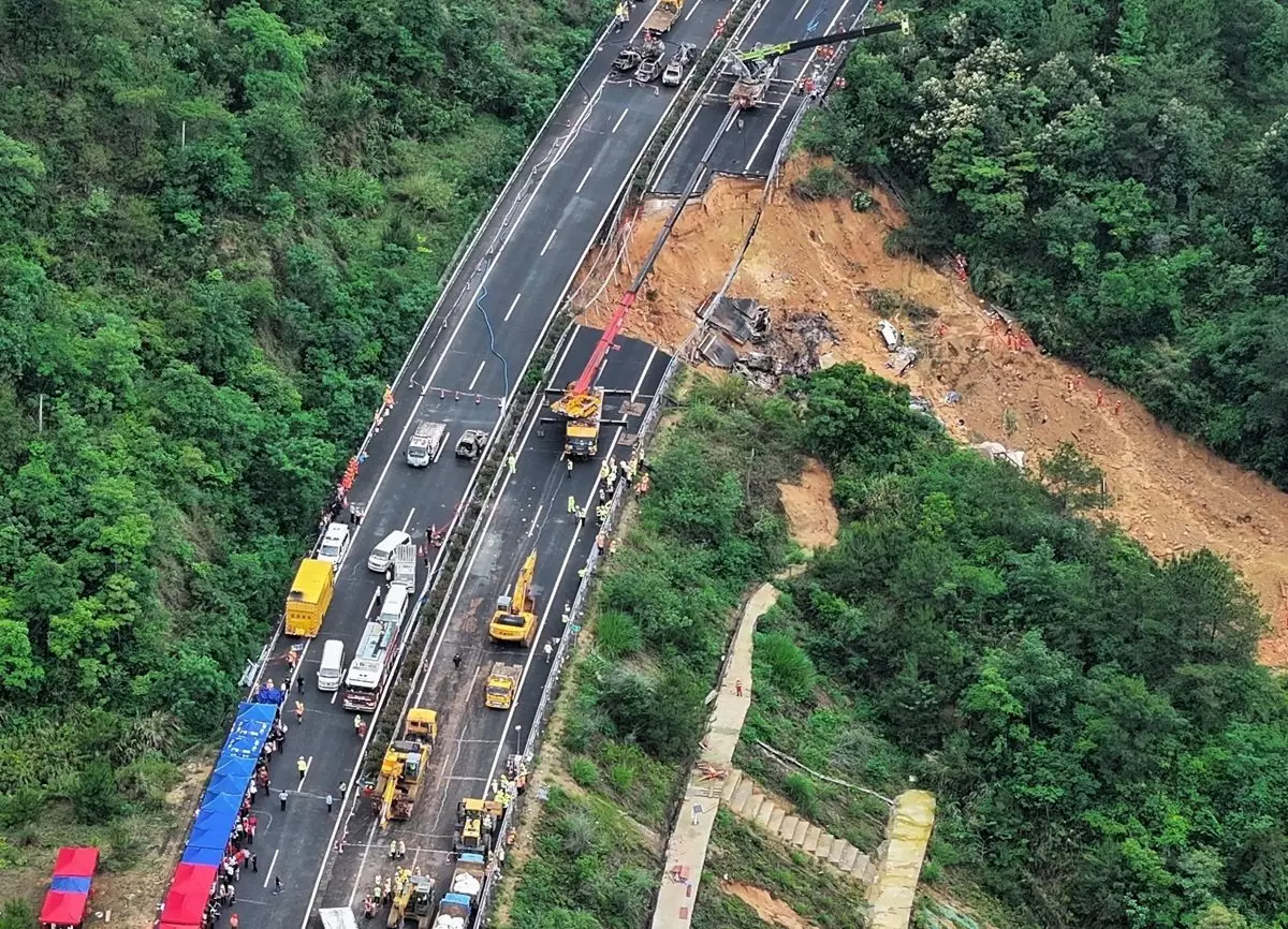 24 человека погибли в Китае из-за обрушения автомагистрали