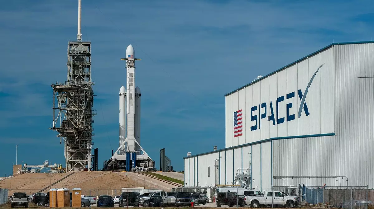 Лунные каникулы становятся реальностью: SpaceX открывает бронирование