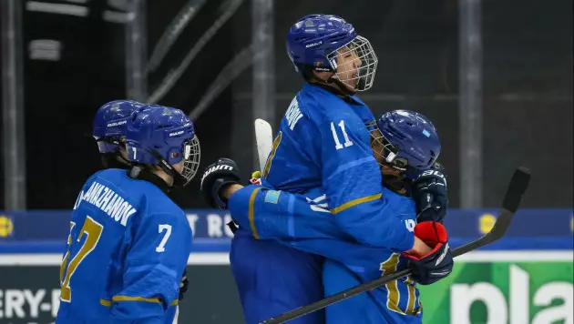 Двойным камбэком обернулся матч Казахстана за прописку в элите ЧМ по хоккею