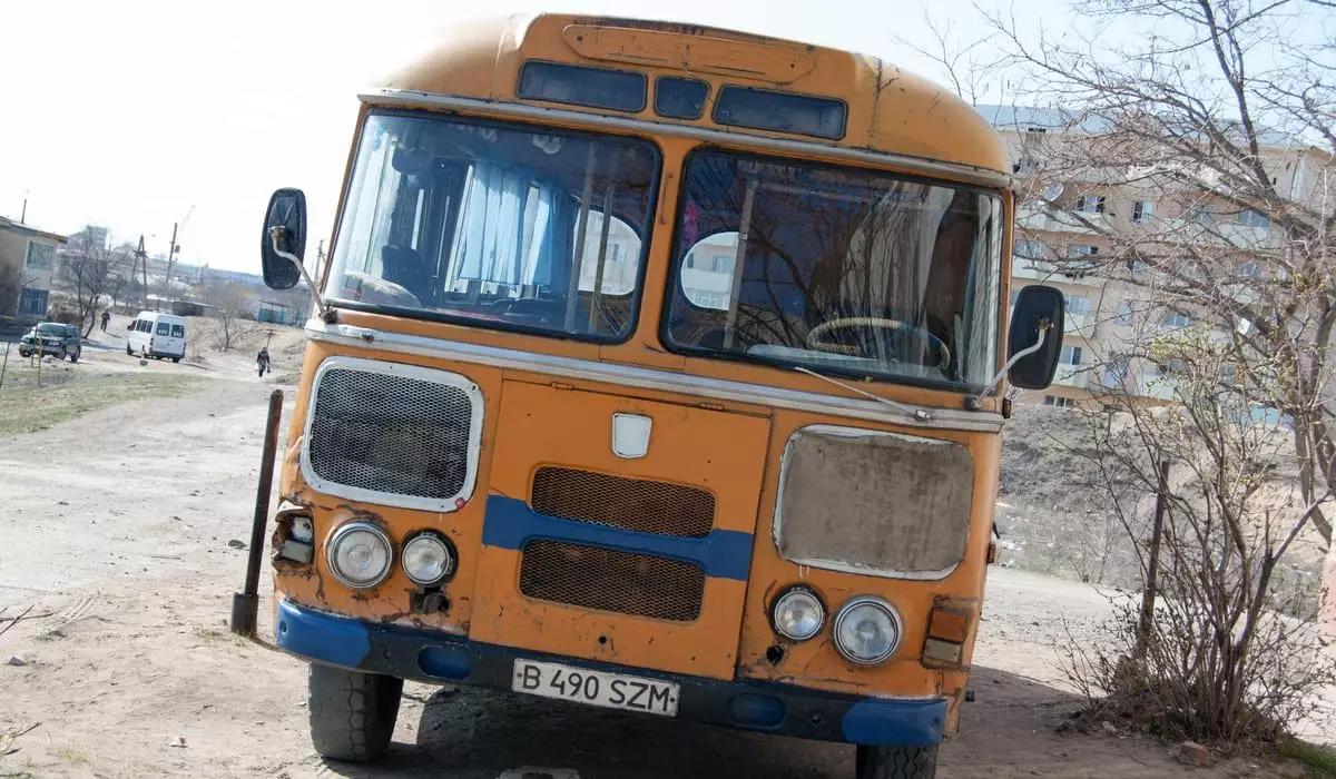 Устаревшие автобусы позорят Казахстан в глазах туристов, заявил депутат