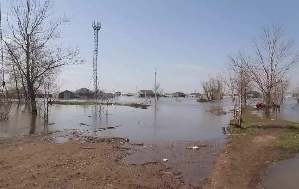 Воспользовался случаем: мародёр вынес имущество из затопленного дома в Уральске