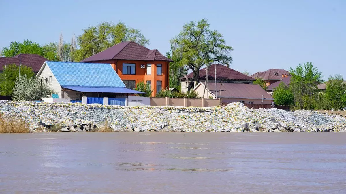 В Казахстане почти 12 тысяч жилых домов пострадали от паводков