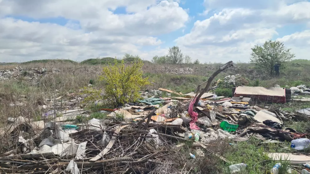 Заваленные мусором участки выдали под строительство жилья в Актобе