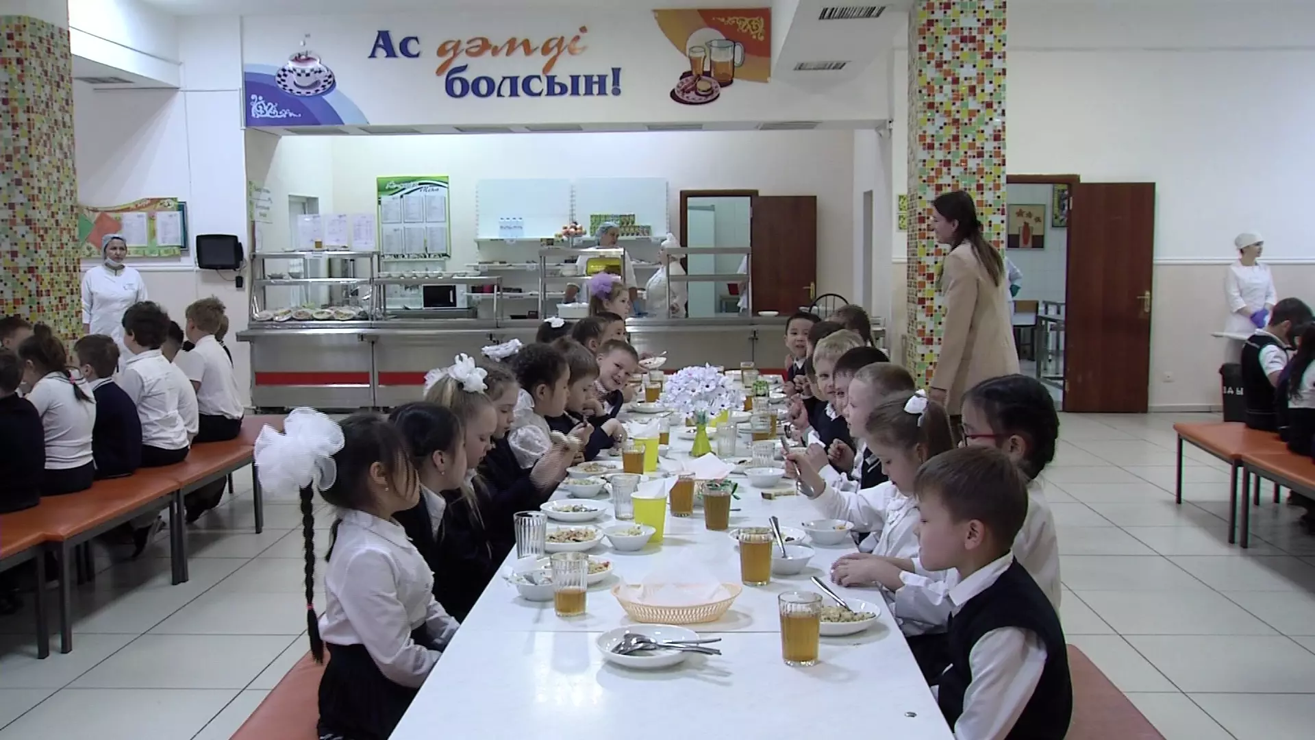 Астанада ведомствоаралық эксперттік топ мектеп оқушыларының сапалы тамақтануын бақылады