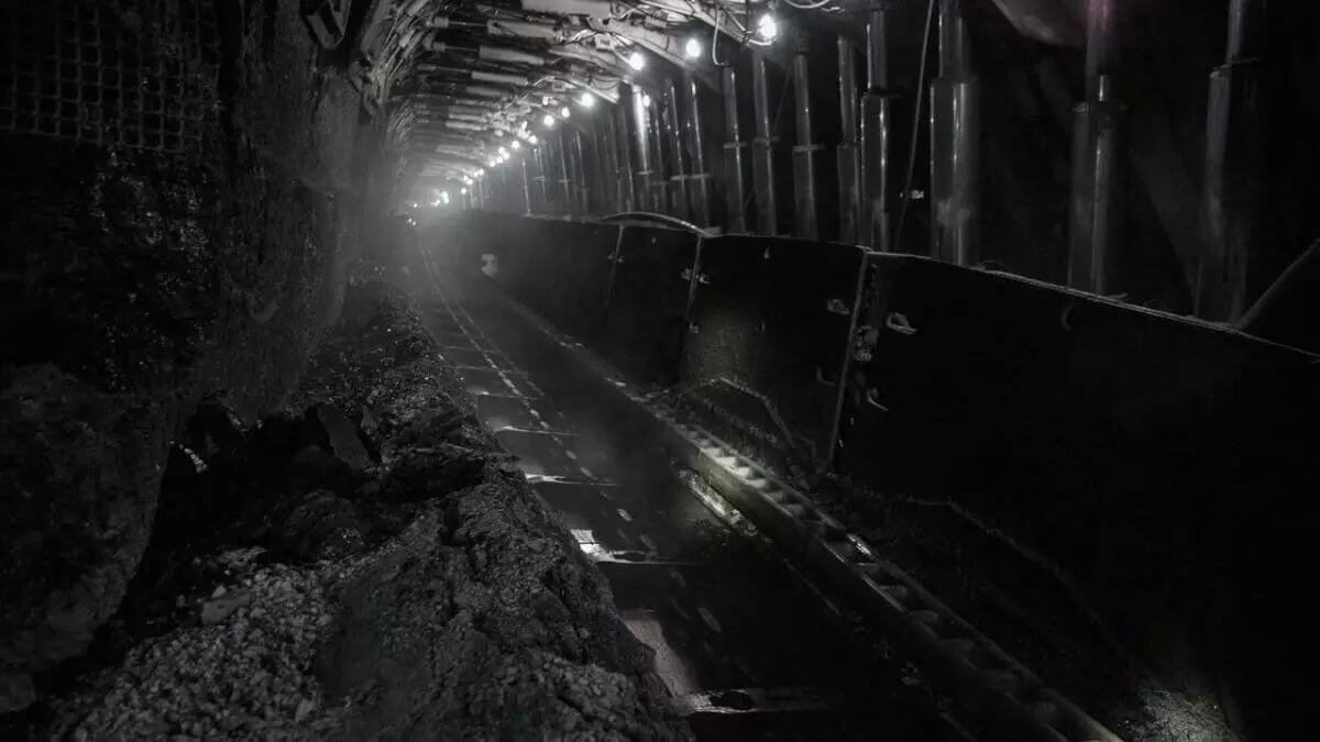 Костенко шахтасы түтіндеп, 200-ге жуық кенші жер бетіне шығарылды