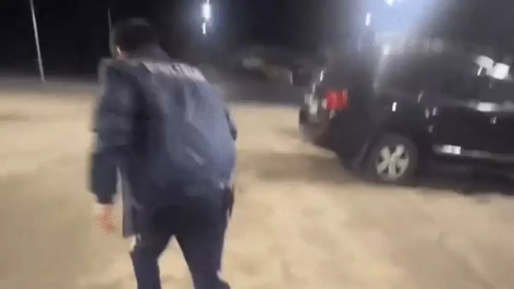 Побег мужчины в полицейской форме сняли на видео в Талгаре