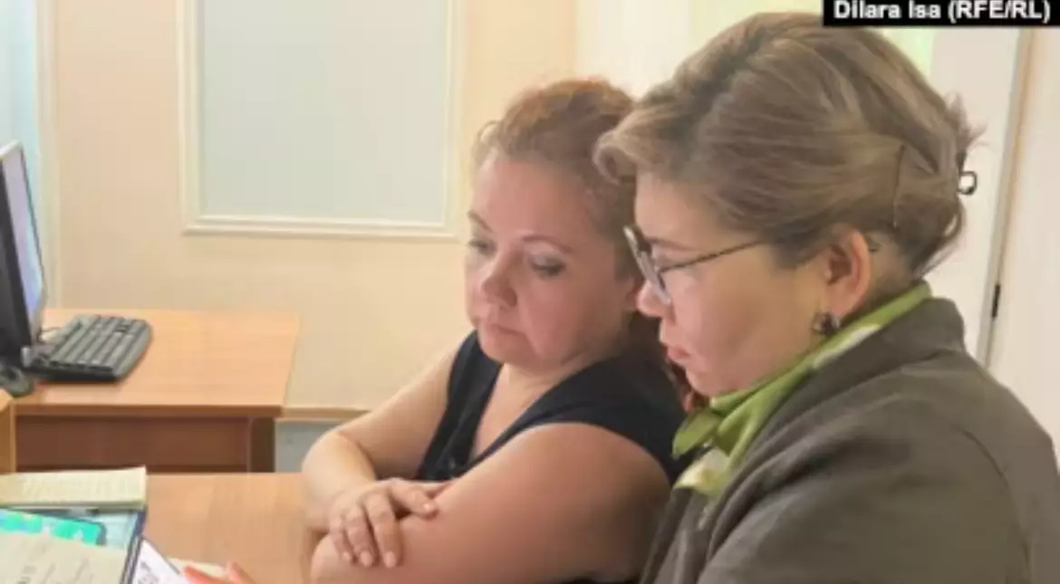 На журналистку Марину Низовкину в суд подала миграционная служба