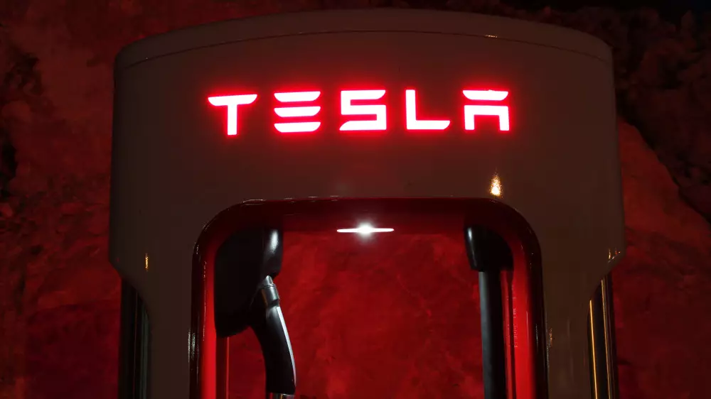Tesla уволила всю команду по развитию зарядных станций за один день