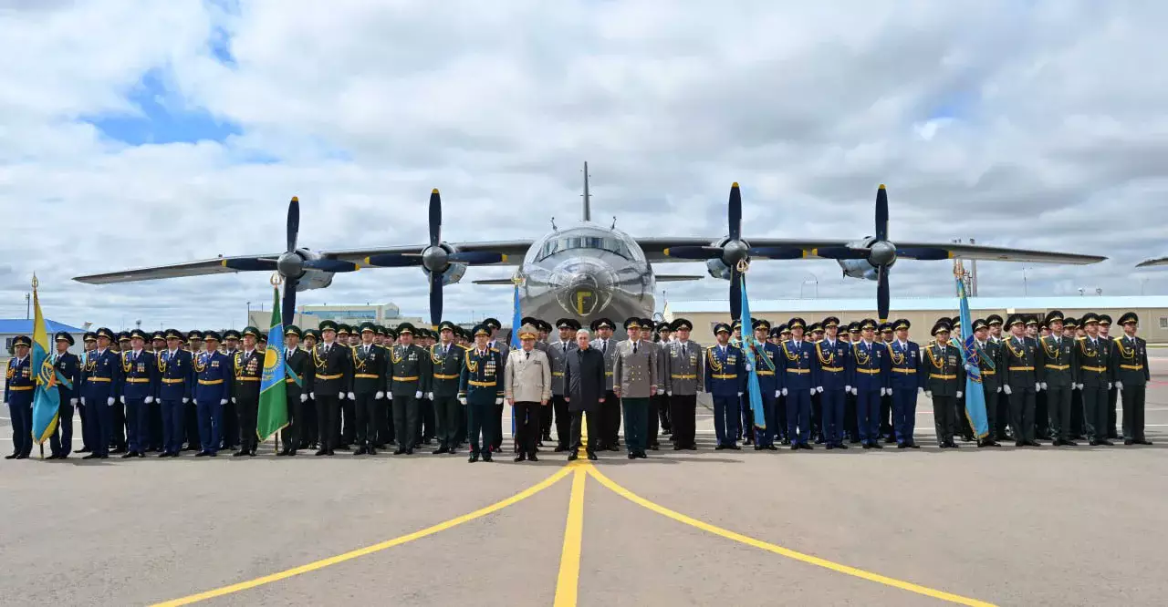 Президент принял участие в церемонии открытия авиабазы Национальной гвардии