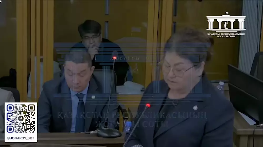 Реакция Бишимбаева на выступление матери в суде попала на видео