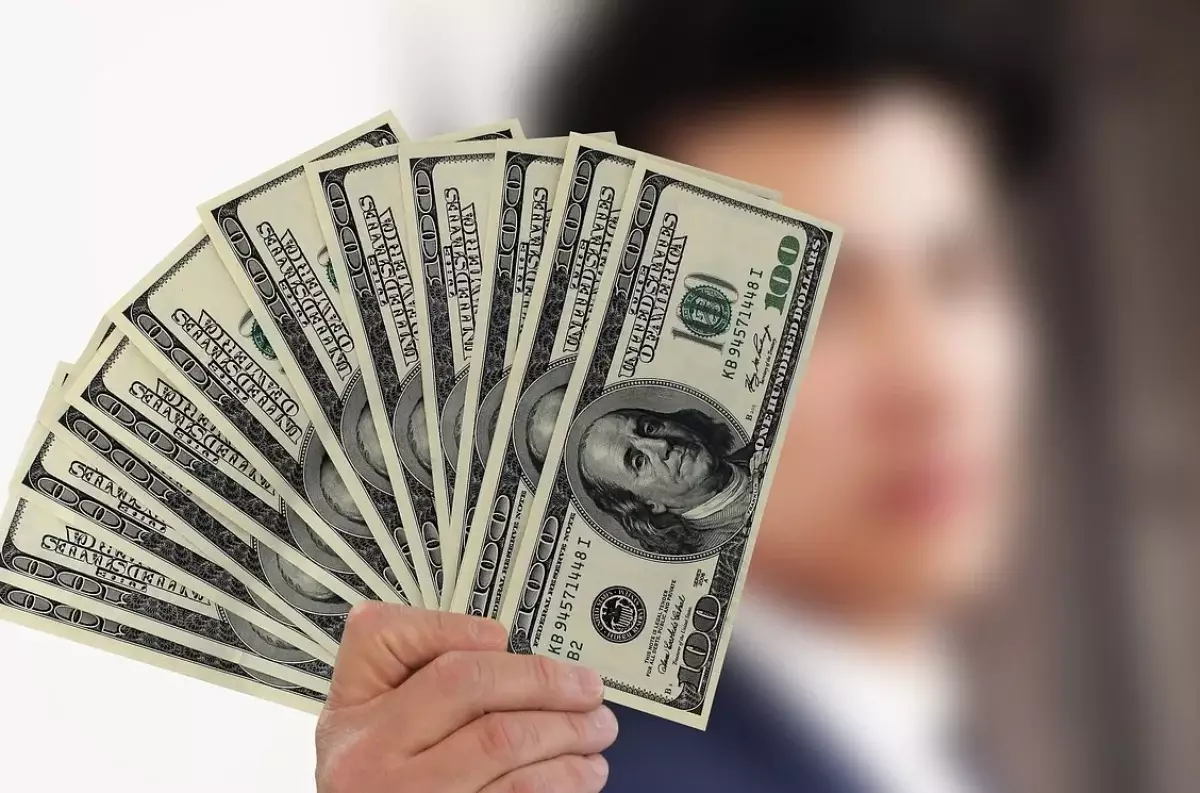 Доллар подорожал на казахстанской бирже на 0,77 тенге