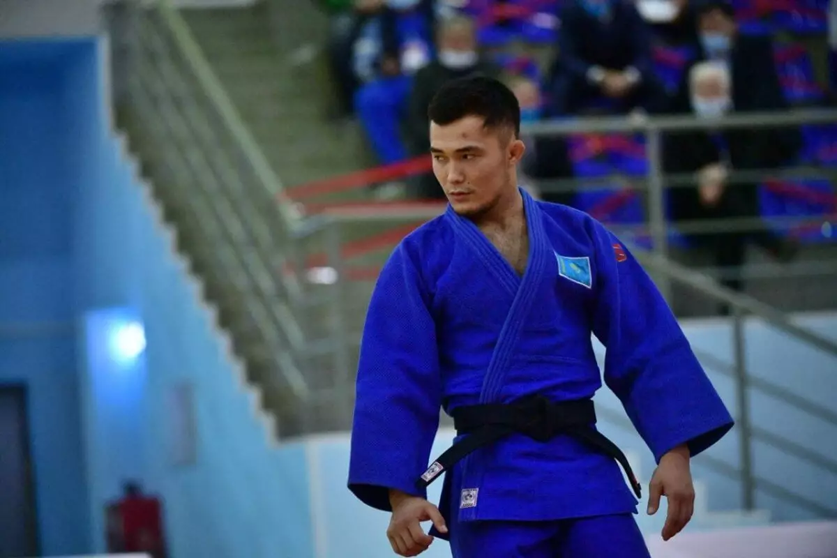 Казахстанский дзюдоист завоевал серебряную медаль на турнире в Баку