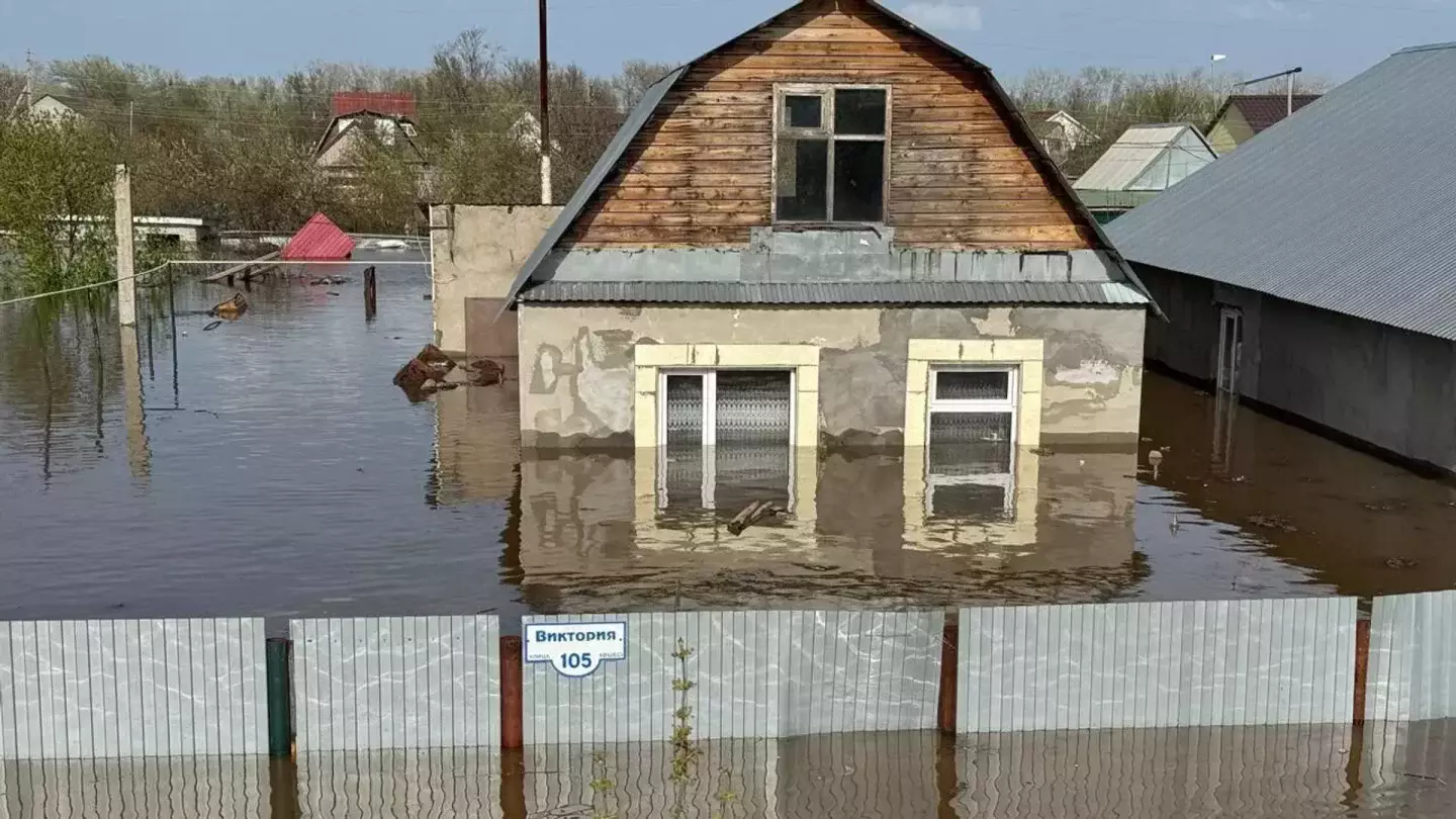 В акимате Уральска ответили жителям затопленных дач