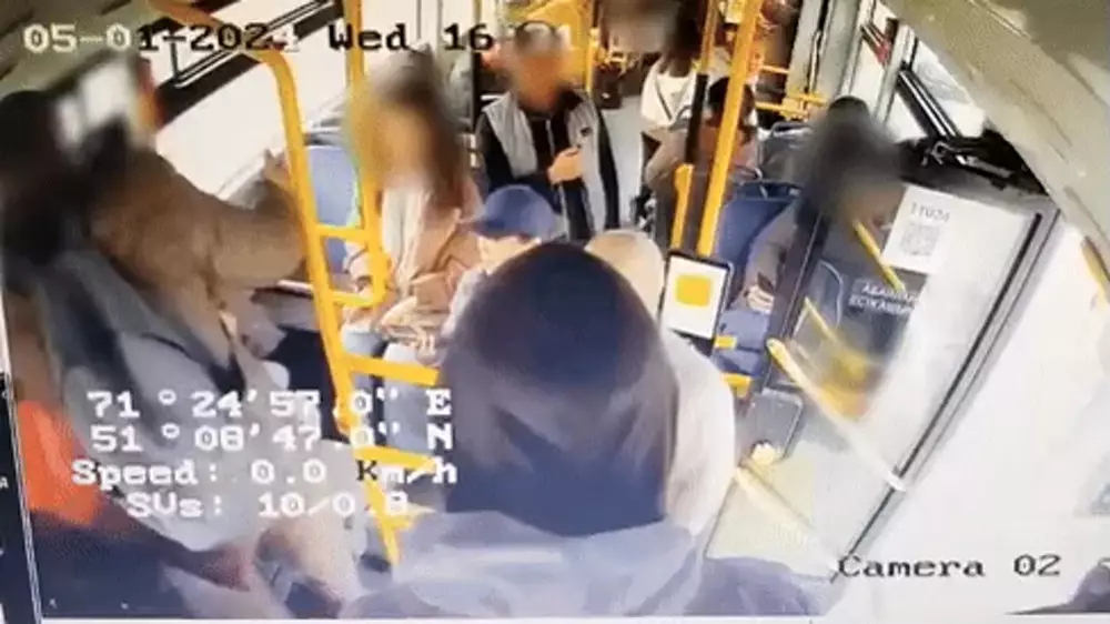 Пассажир автобуса в Астане распылил газовый баллончик