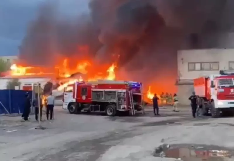 На складе в Актобе произошел пожар