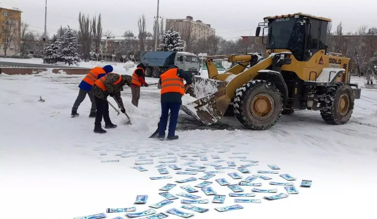 Задолжали 122 млн тенге: рабочие не могут получить деньги за уборку снега в селе Жибек Жолы