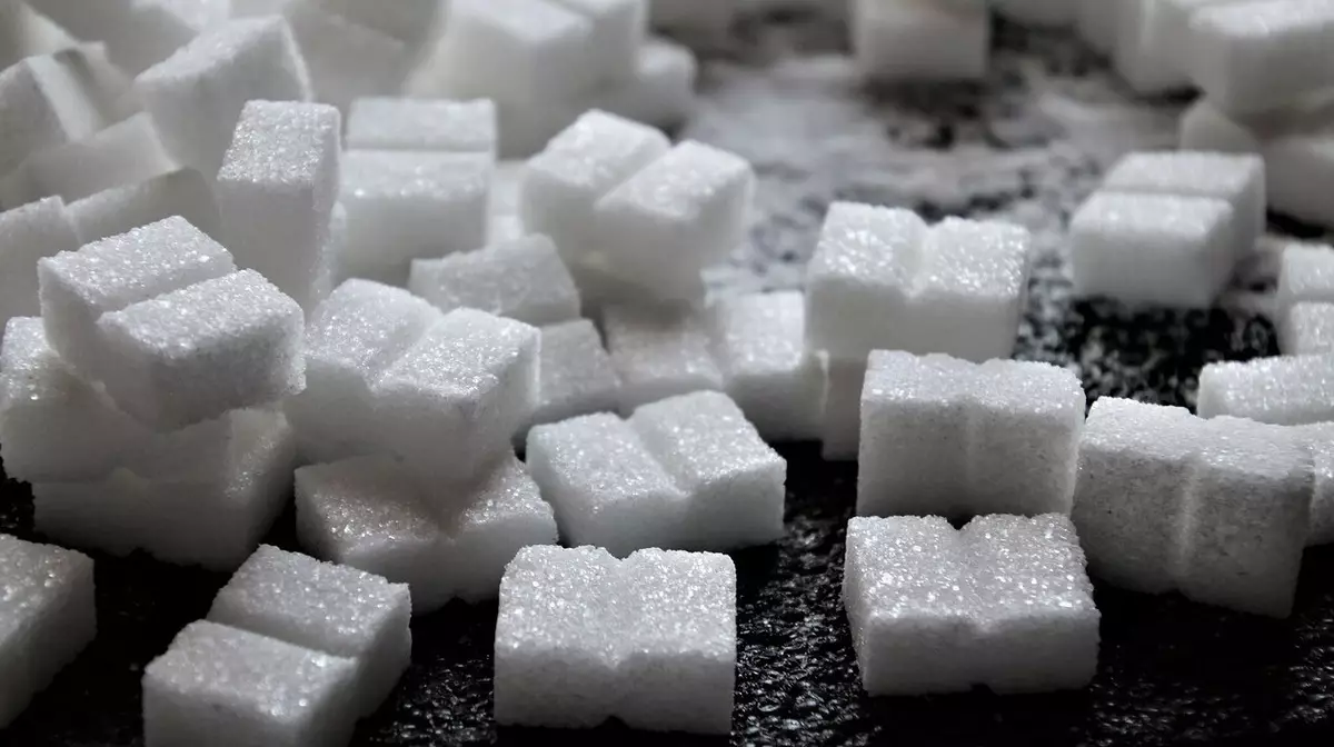 Россия временно запретила экспорт сахара в Казахстан