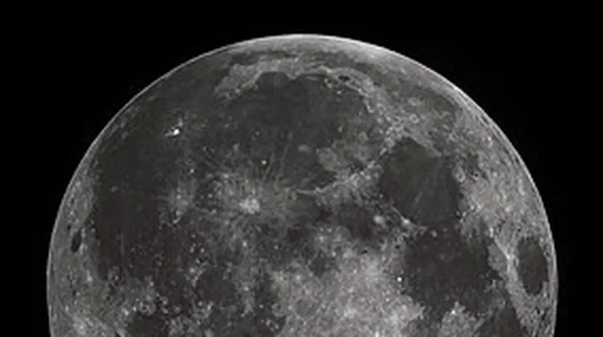 Китай запустил зонд для сбора грунта на обратной стороне Луны