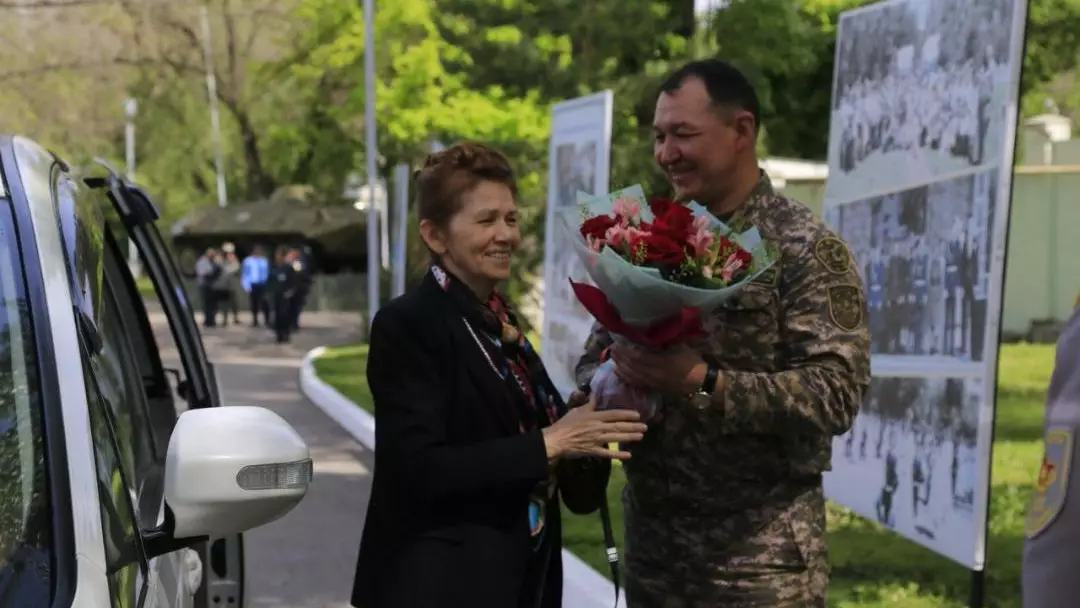 В Алматы жасулановцы встретились с фронтовиком и ветеранами Вооруженных сил