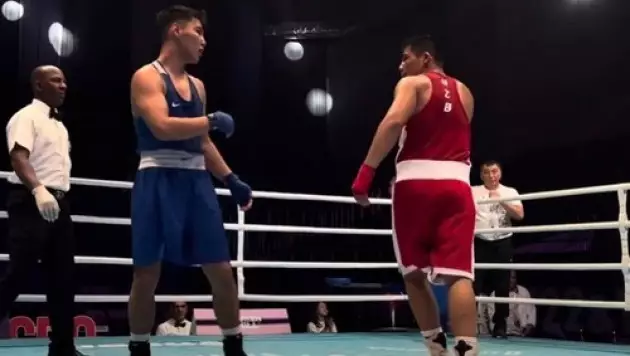 Өзбекстан боксшысы қол алыспақ болған қазақ қарсыласын кеудеден итерді