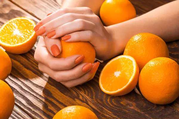 "Клиникалық өлім": атыраулық әйел апельсинге қақалып қалған