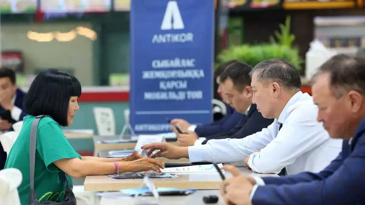 Около 100 предпринимателей и жителей Алматы получили юридическую консультацию