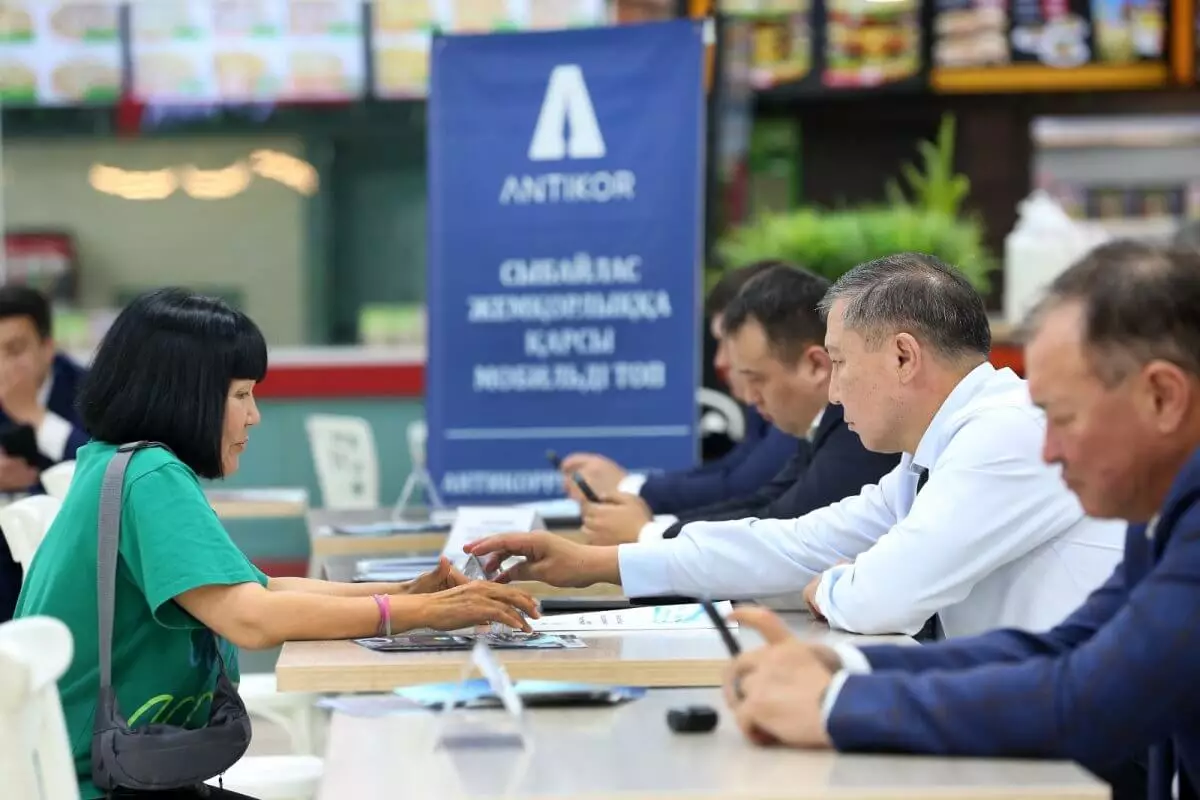 Около 100 предпринимателей и жителей Алматы получили юридическую консультацию