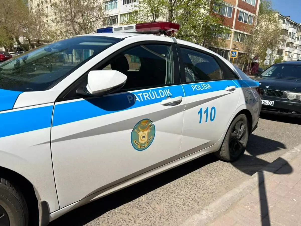 Пьяного полицейского за рулем задержали в Астане
